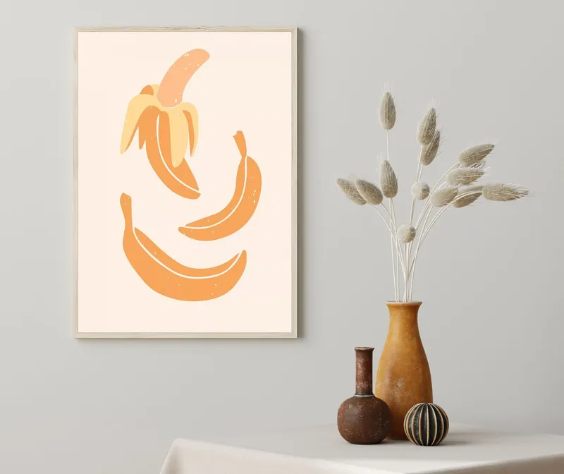 Постер «Овощи и фрукты - Банан» над диваном в гостиной