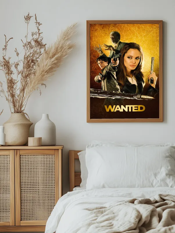 Постер «Особо опасен. Персонажи» на стене в офисе