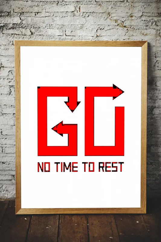 Постер «Постер GO!» над диваном в гостиной