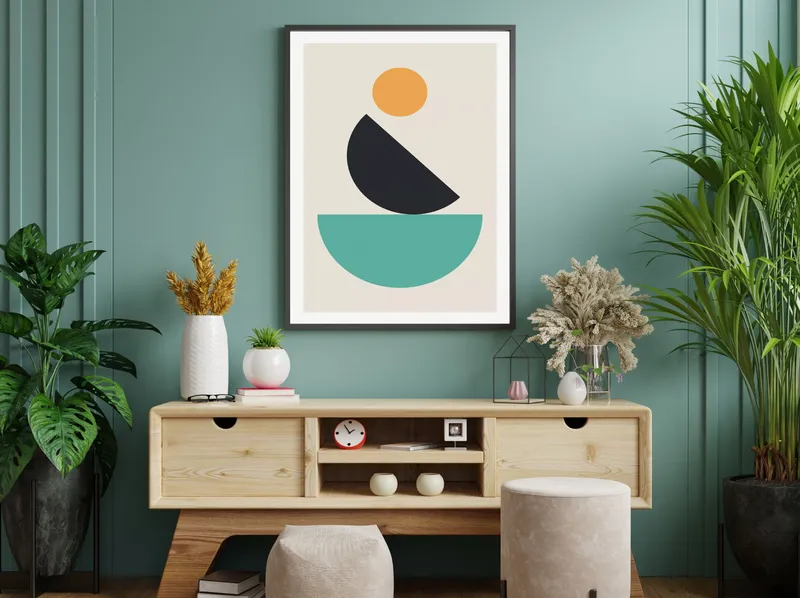 Постер «Абстракция с полукругом» над диваном в гостиной