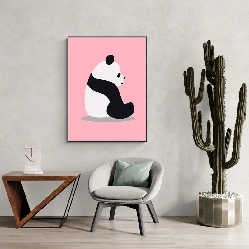 Постер «Панда» над диваном в гостиной