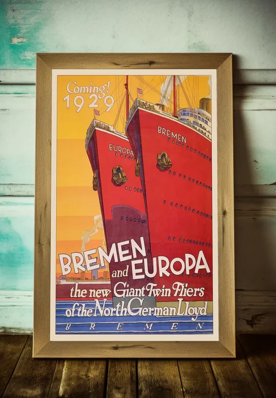 Постер «Корабли - Золотой век путешествий Bremen and Europa» над диваном в гостиной