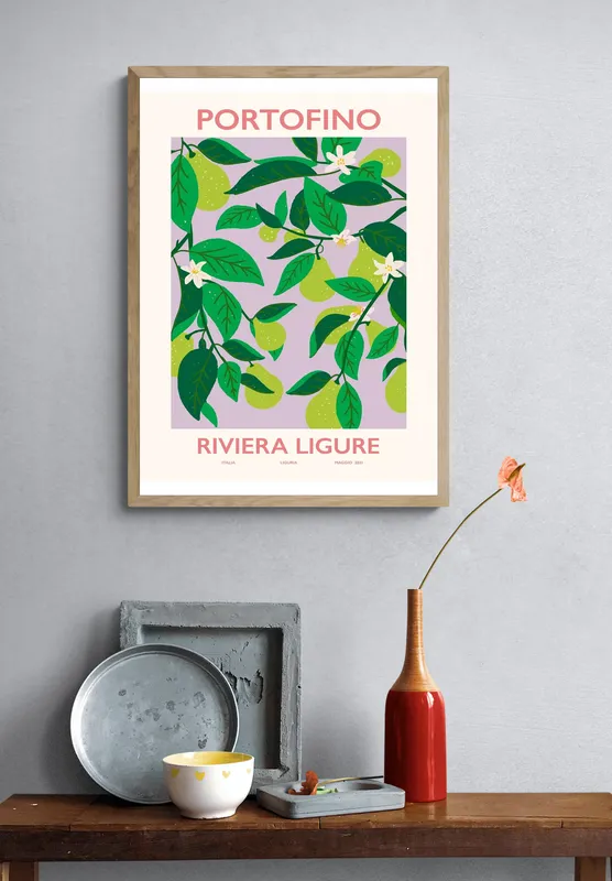 Постер «Итальянская Ривьера - Портофино» над диваном в гостиной
