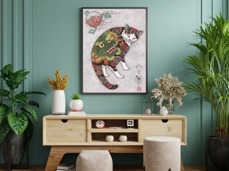 Постер «Кошка и зеленый дракон» над диваном в гостиной
