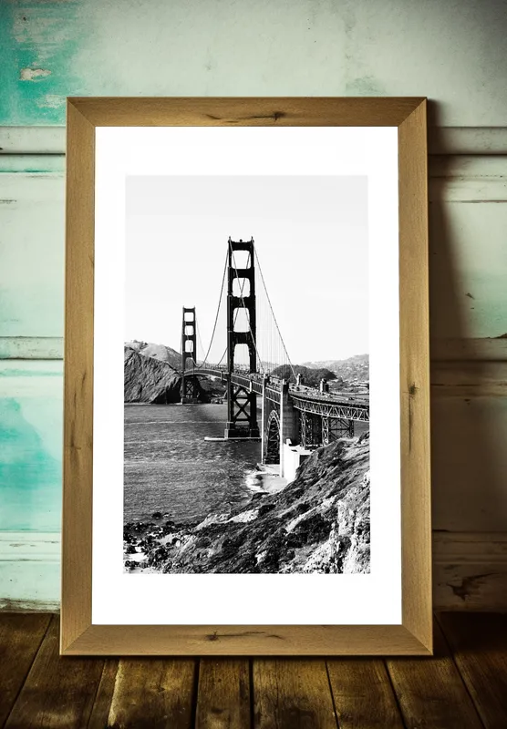 Постер «Мост «Золотые Ворота»» на стене в офисе