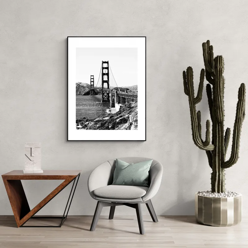 Постер «Мост «Золотые Ворота»» над диваном в гостиной