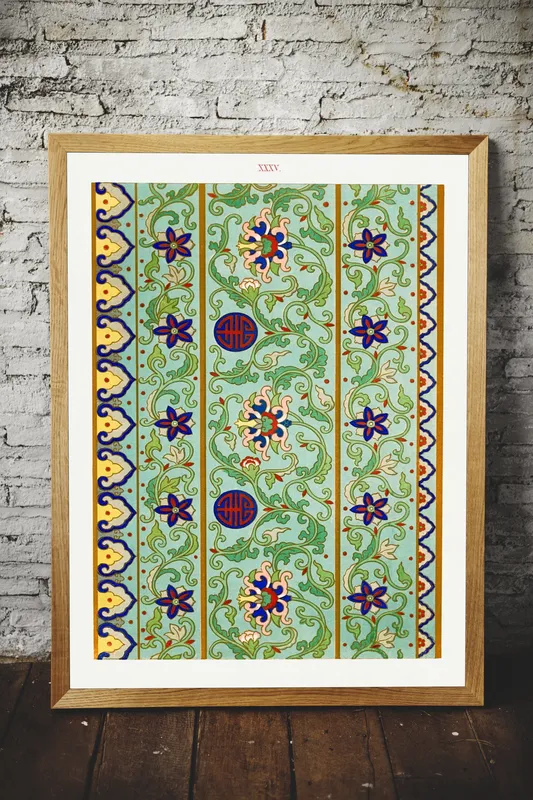 Постер «Китайский Орнамент - Синие Лепестки» над диваном в гостиной