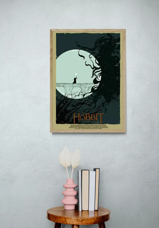 Постер «Хоббит» на стене в офисе