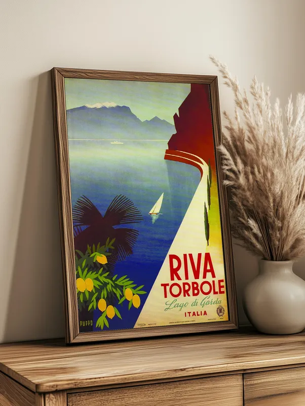 Постер «Путешествие в Италию» на стене в офисе