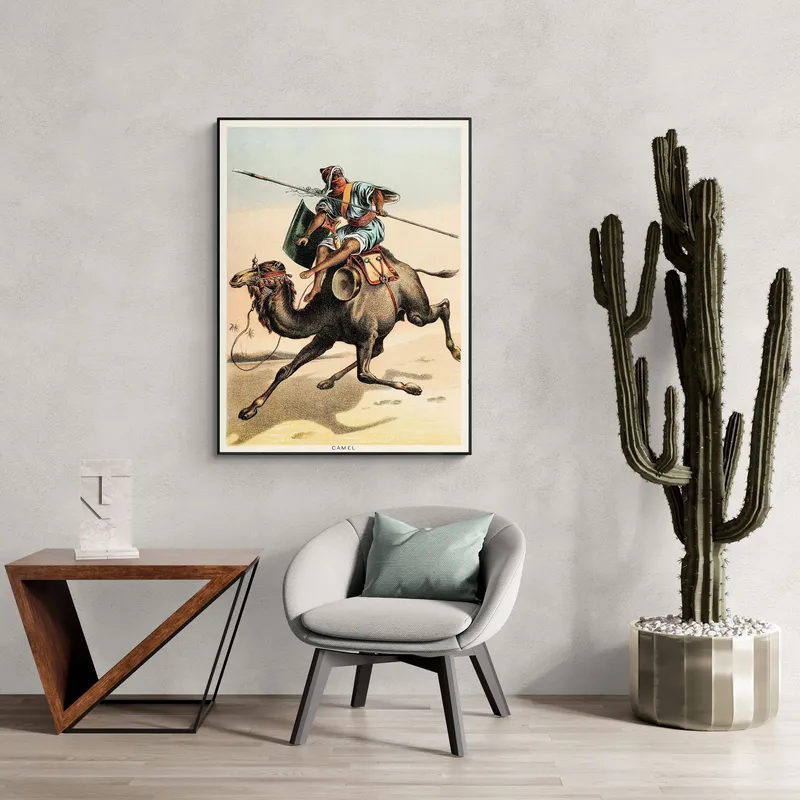 Постер «Бедуин на верблюде» над диваном в гостиной