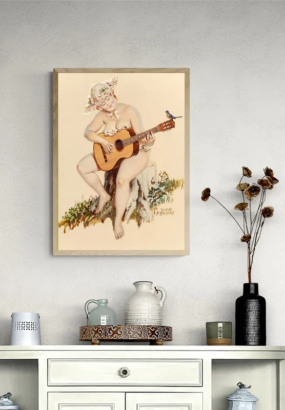 Постер «Хильда и гитара» над диваном в гостиной