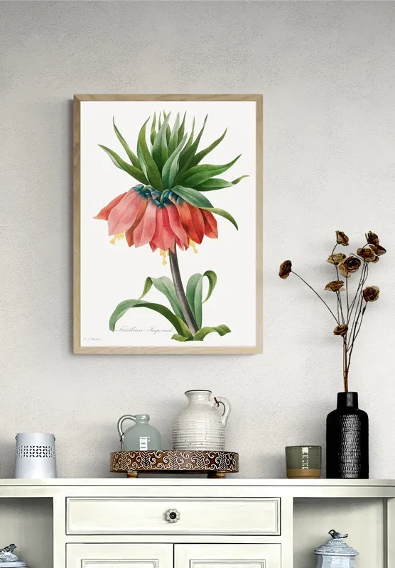 Постер «Дикие цветы - Императорский Фритиллари» над диваном в гостиной