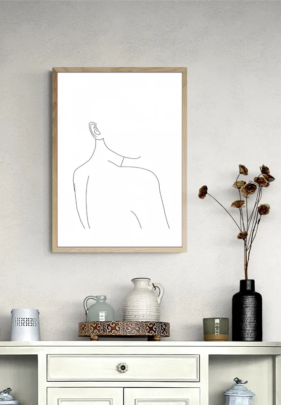 Постер «Линии - Женское тело» на стене в офисе