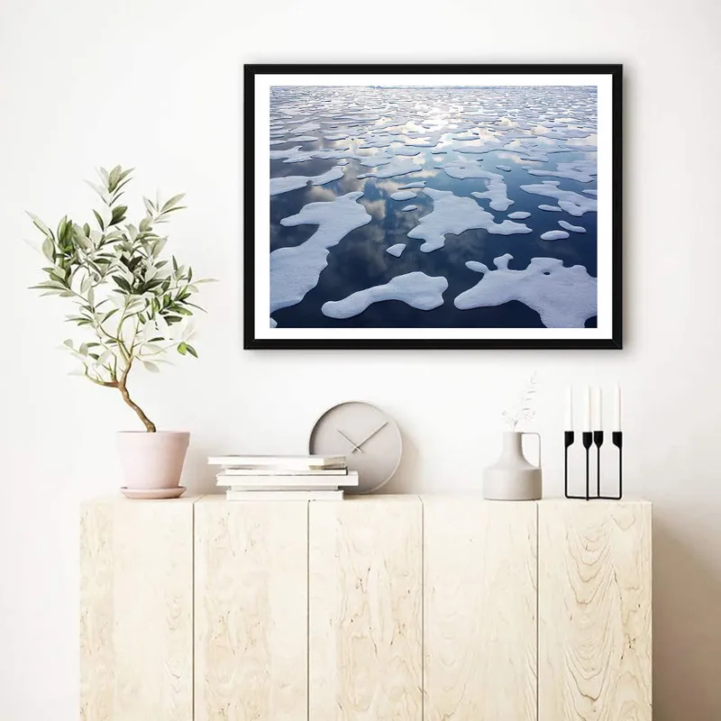 Постер «Ледоход» на стене в офисе