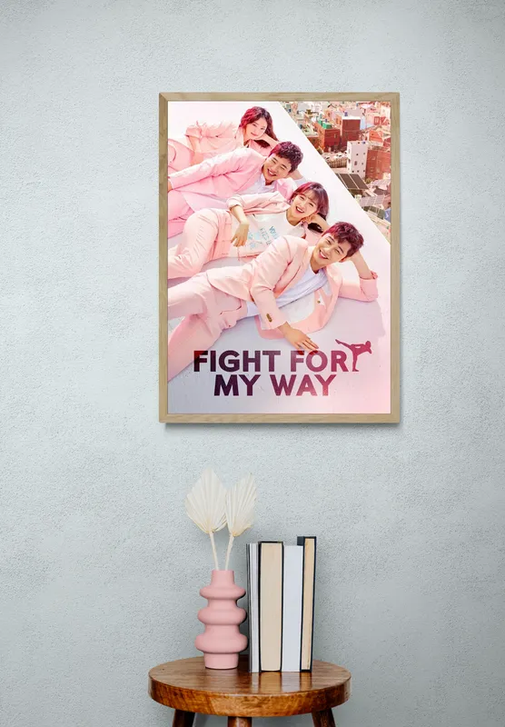 Постер «Прорвемся» над диваном в гостиной