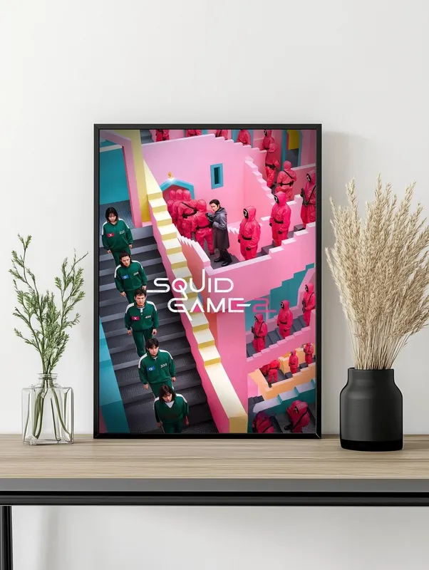 Постер «Постер Игра в кальмара — лестницы с охранниками и игроками» на стене в офисе