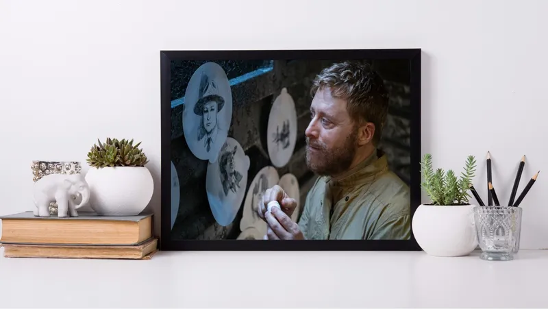 Постер «Постер Засланец из космоса — Гарри и рисунки в тюрьме» на стене в офисе