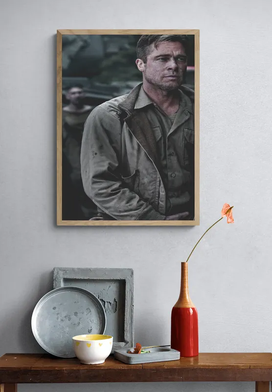 Постер «Постер Ярость — тёмный портрет сержанта Кольера» над диваном в гостиной