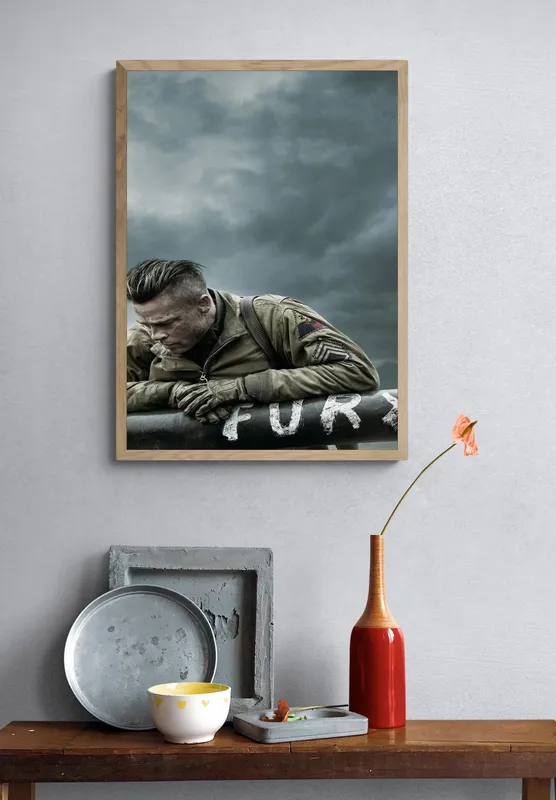 Постер «Постер Ярость — Воин на стволе, вертикальный» над диваном в гостиной