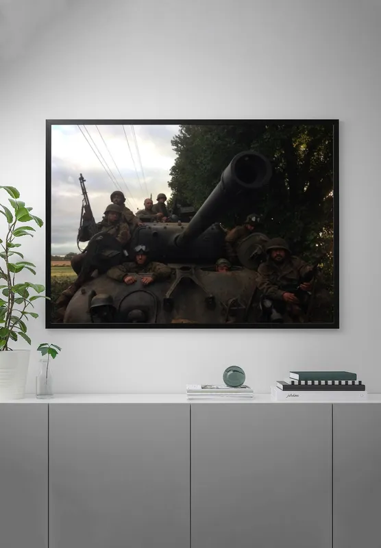 Постер «Постер Ярость — экипаж на марше, взгляд из окопа» на стене в офисе