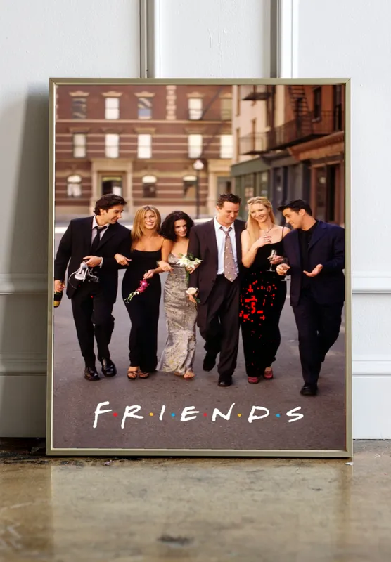 Постер «Постер Друзья — вечерняя прогулка» на стене в офисе