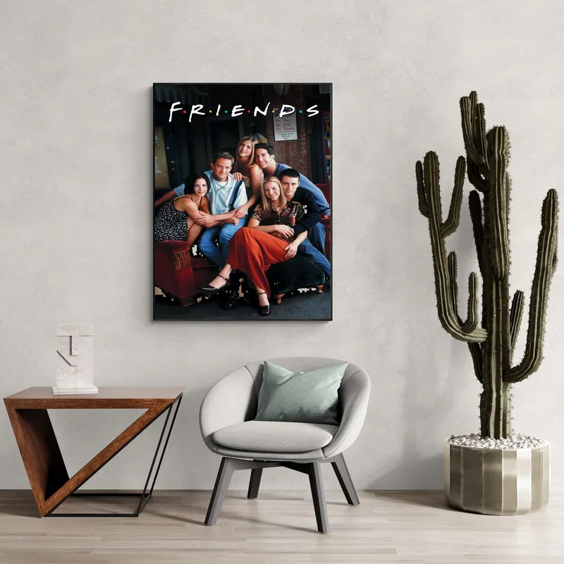 Постер «Постер Друзья — ранние сезоны в Central Perk» над диваном в гостиной