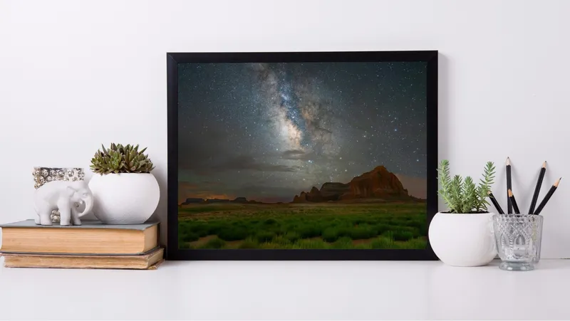 Постер «Постер Млечный путь над Чили — астрономическая столица мира» на стене в офисе