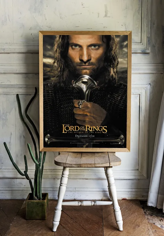 Постер «Постер Властелин колец: Возвращение короля — Арагорн» на стене в офисе