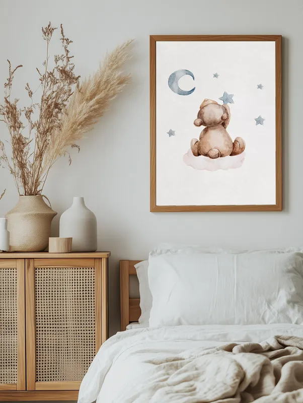 Постер «Мишка на Облачке» над диваном в гостиной