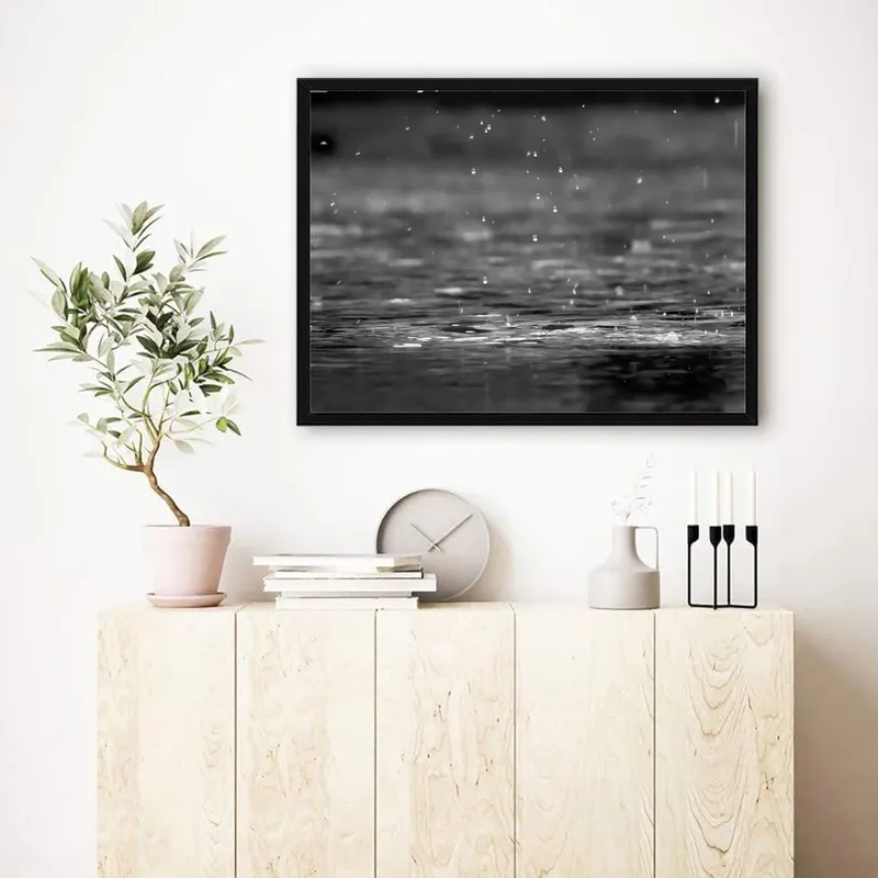 Постер «Дождевые капли» на стене в офисе