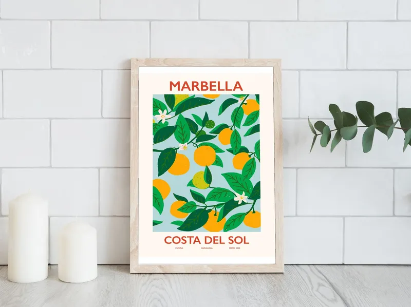 Постер «Марбелья - Коста-дель-Соль» над диваном в гостиной