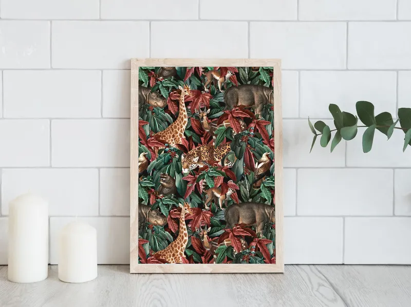Постер «Джунгли - Дикие животные» на стене в офисе