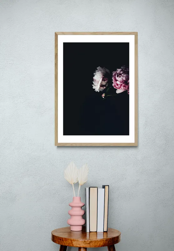 Постер «Пионы в лучах света» на стене в офисе