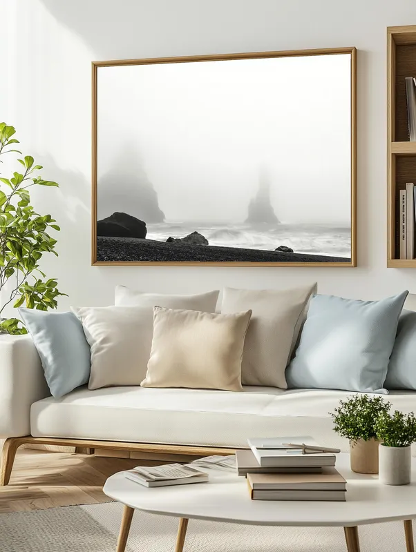 Постер «Север» на стене в офисе