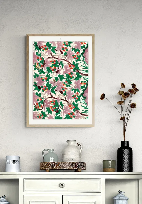 Постер «Китайский Орнамент - Ягоды» над диваном в гостиной