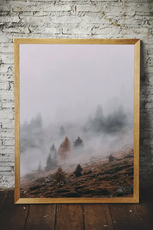 Постер «Оранжевый склон» над диваном в гостиной