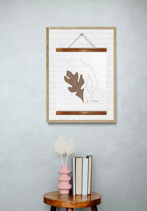 Постер «Прозрачный постер - Силуэт девушки с листом» над диваном в гостиной