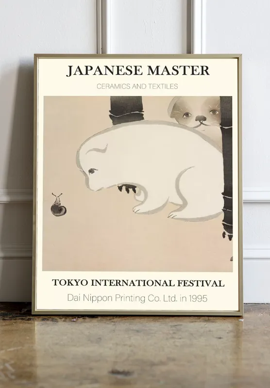 Постер «Японская живопись - Щенята» над диваном в гостиной