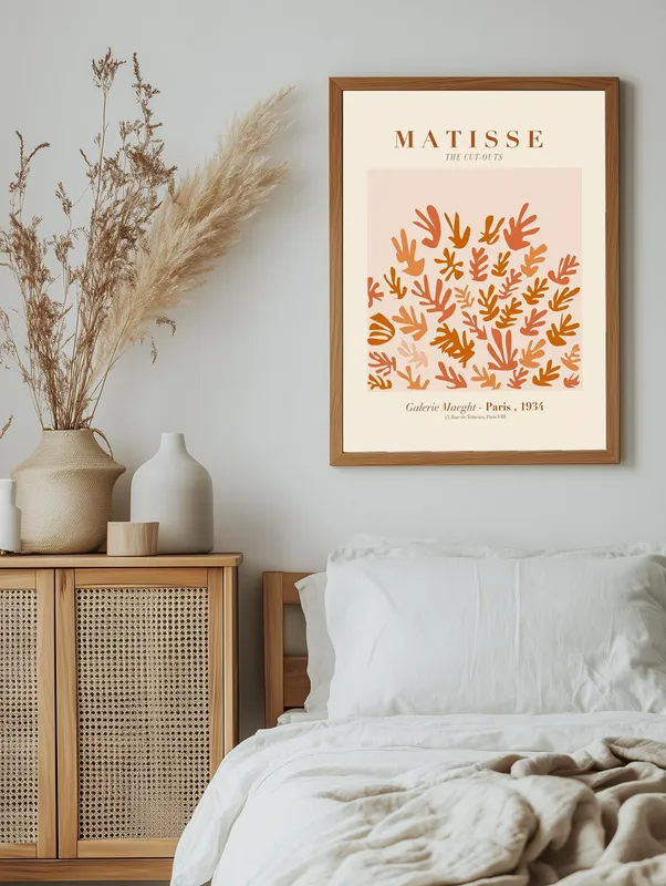 Постер «Анри Матисс - Оранжевые листья» над диваном в гостиной