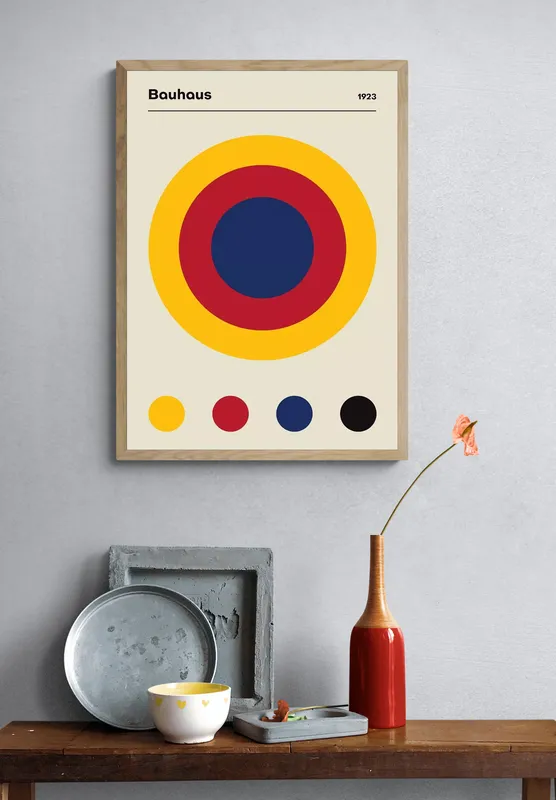 Постер «Баухаус - Классические цвета» на стене в офисе