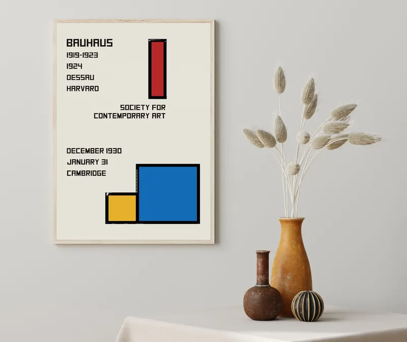 Постер «Баухаус - Современное искусство» над диваном в гостиной
