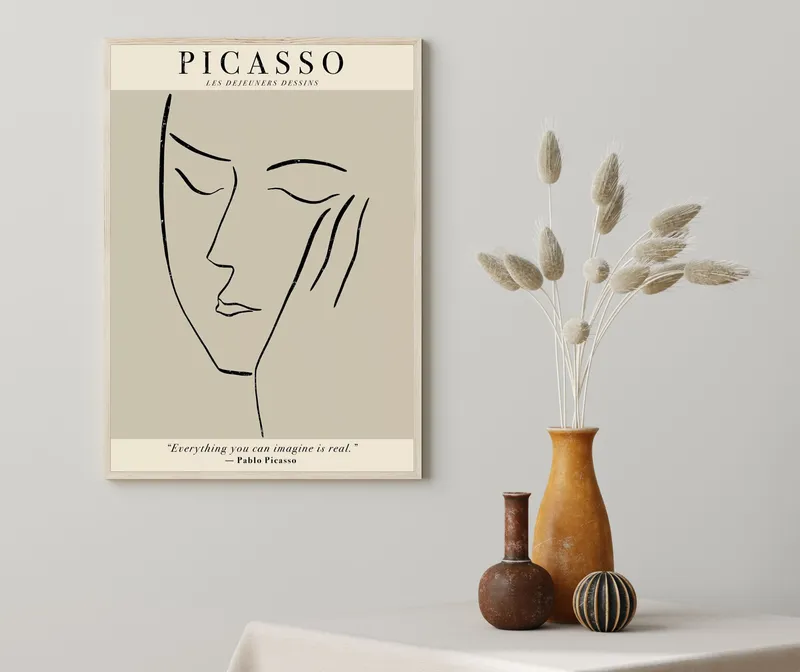 Постер «Пабло Пикассо - Портрет девушки» над диваном в гостиной