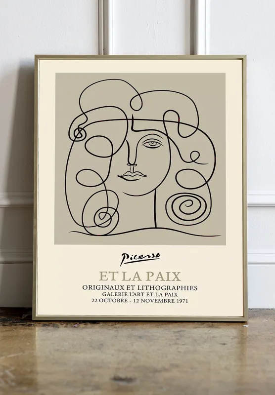 Постер «Пабло Пикассо - Женский портрет» на стене в офисе