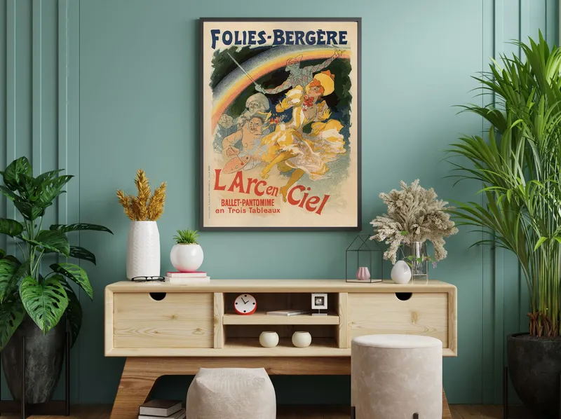 Постер «Афиша - Балет Радуга» над диваном в гостиной