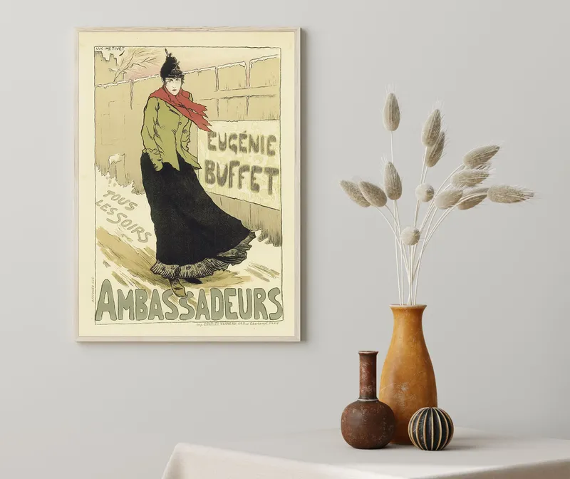 Постер «Афиша - Ambassadeurs» над диваном в гостиной