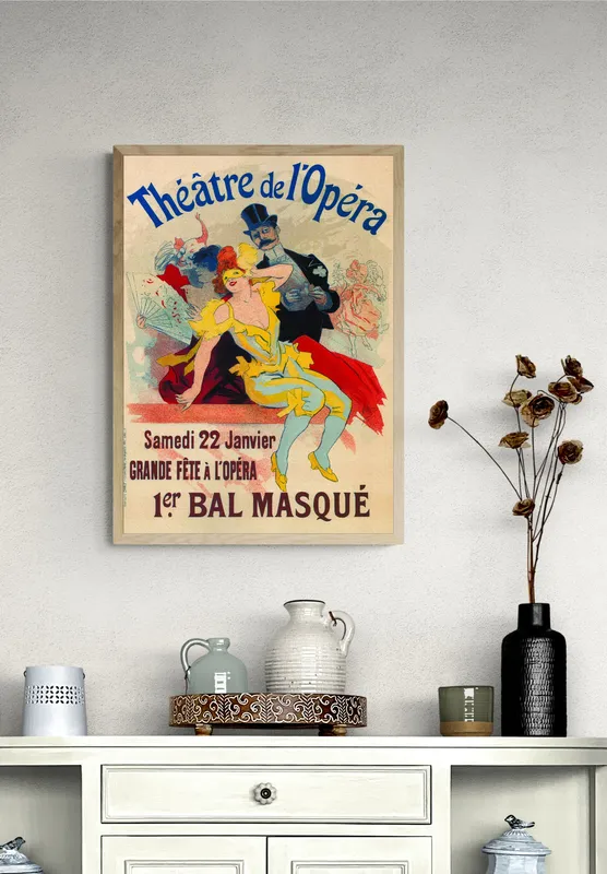 Постер «Афиша - Маскарад» над диваном в гостиной