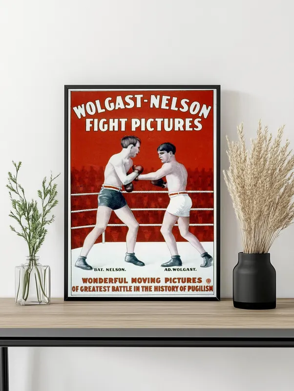 Постер «Бокс - Бой Wolgast - Nelson» над диваном в гостиной