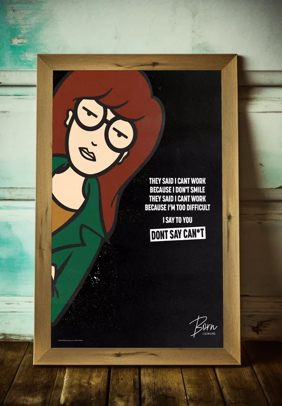 Постер «Дарья» над диваном в гостиной