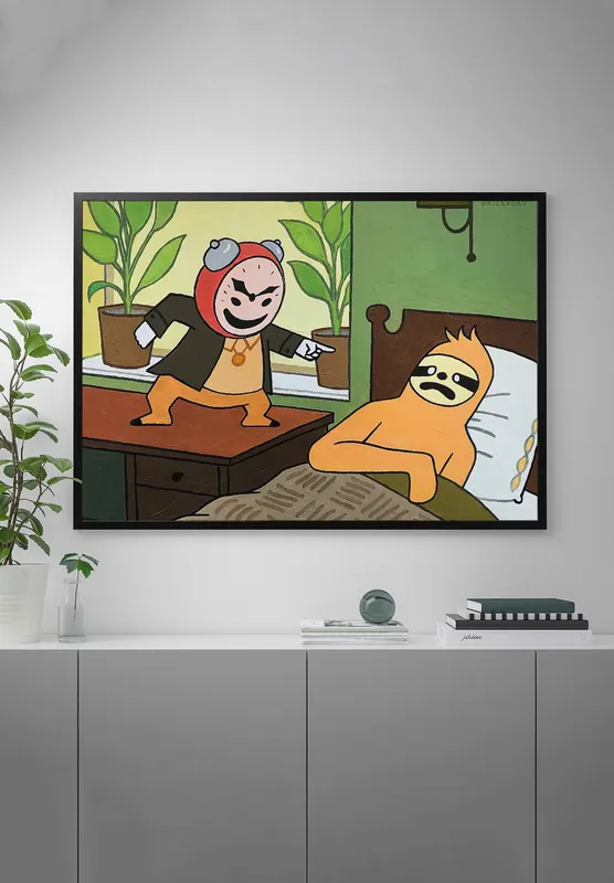 Постер «Brilevsky - Грозный будильник» над диваном в гостиной