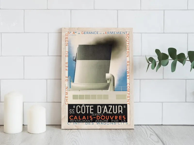 Постер «Корабли - Путешествие мимо Лазурного берега» на стене в офисе